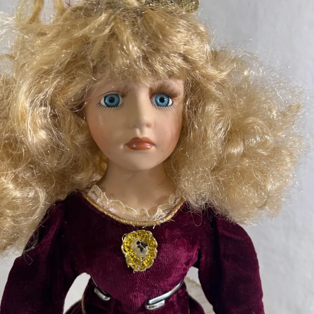 Collectors Choice Porcelain Doll Burgundy Velvet Gold Gown‎ Handbag Display